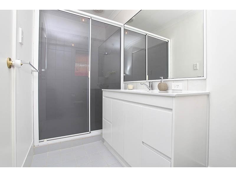 2,11 Muir Street, Innaloo WA 6018