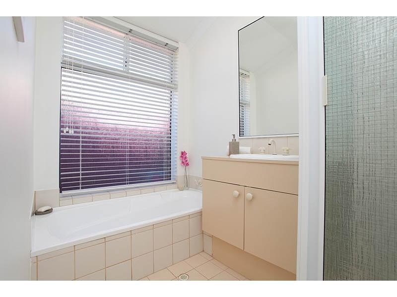 2,11 Muir Street, Innaloo WA 6018