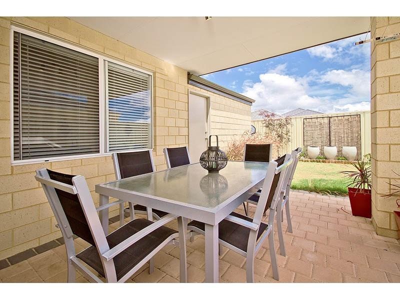 44 Bordeaux Parade, Piara Waters WA 6112