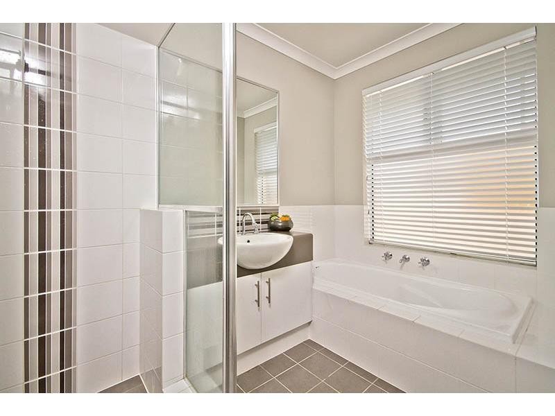 44 Bordeaux Parade, Piara Waters WA 6112