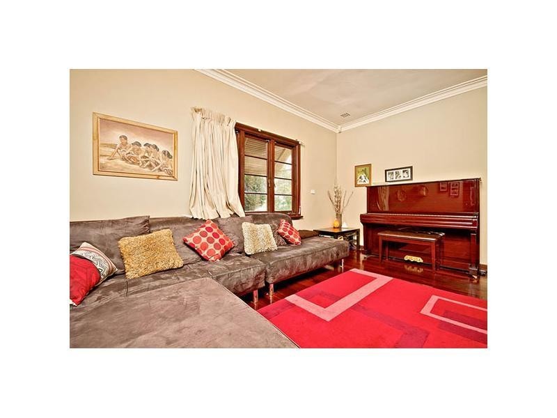 2 Balfour Road, Swan View WA 6056