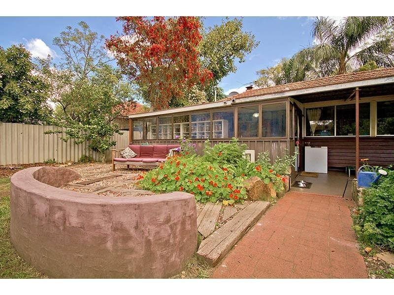 2 Balfour Road, Swan View WA 6056