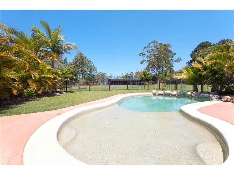 10 Taksan Place, Ningi QLD 4511