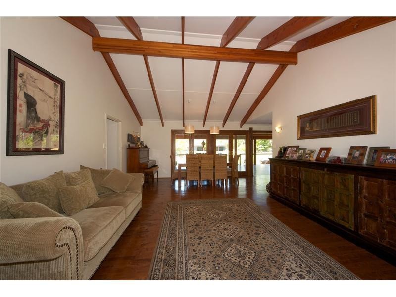 10 Taksan Place, Ningi QLD 4511