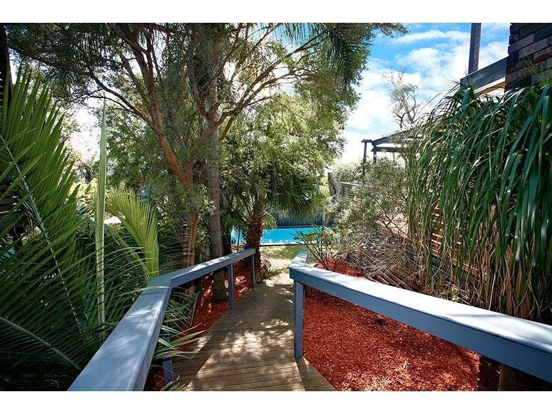 15 Peak Street, Bateau Bay NSW 2261