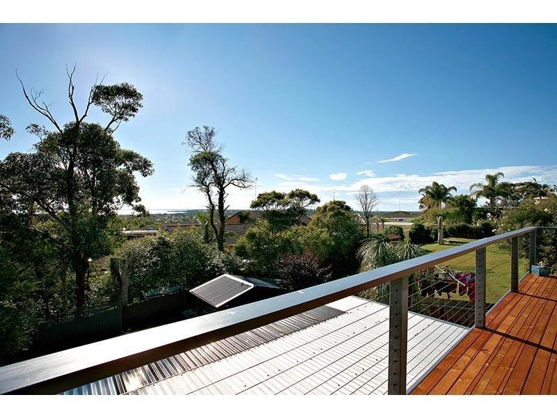 15 Peak Street, Bateau Bay NSW 2261