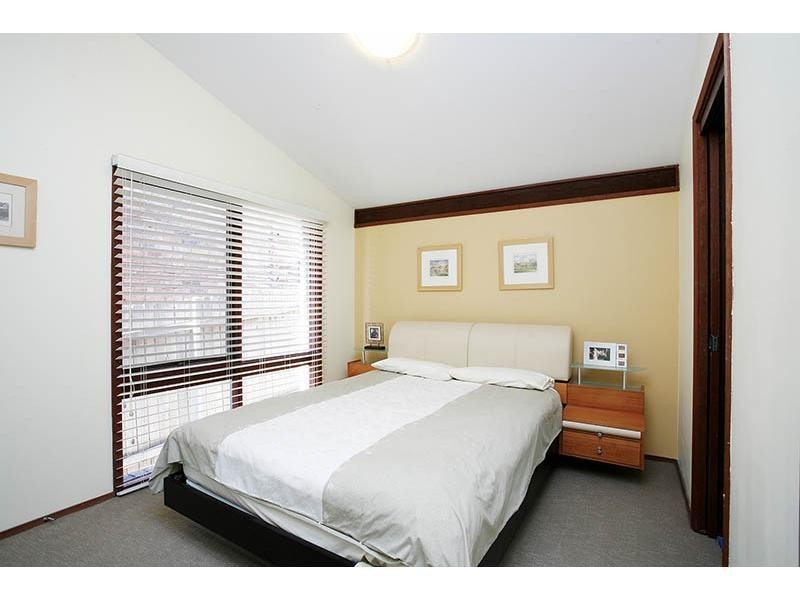 15 Peak Street, Bateau Bay NSW 2261