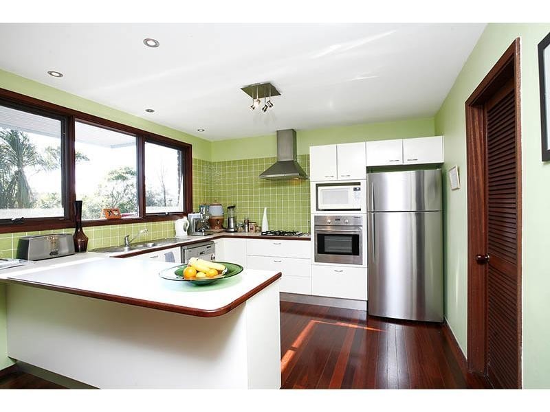 15 Peak Street, Bateau Bay NSW 2261