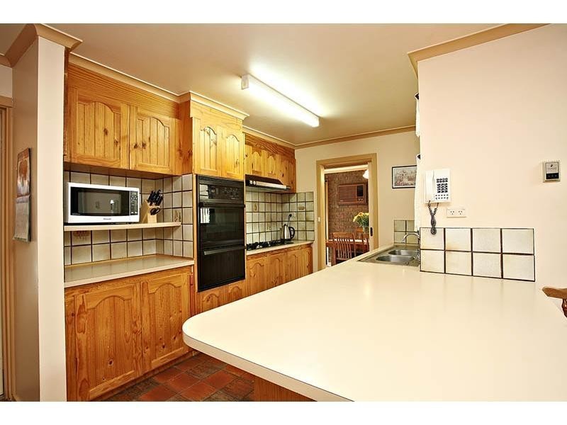 2 Beryl Close, Greensborough VIC 3088