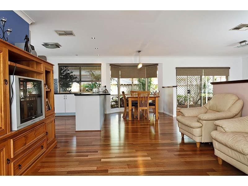 6 Empress Crescent, Atwell WA 6164