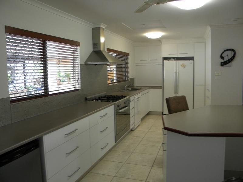 4 Pearl Close, Bayview Heights QLD 4868