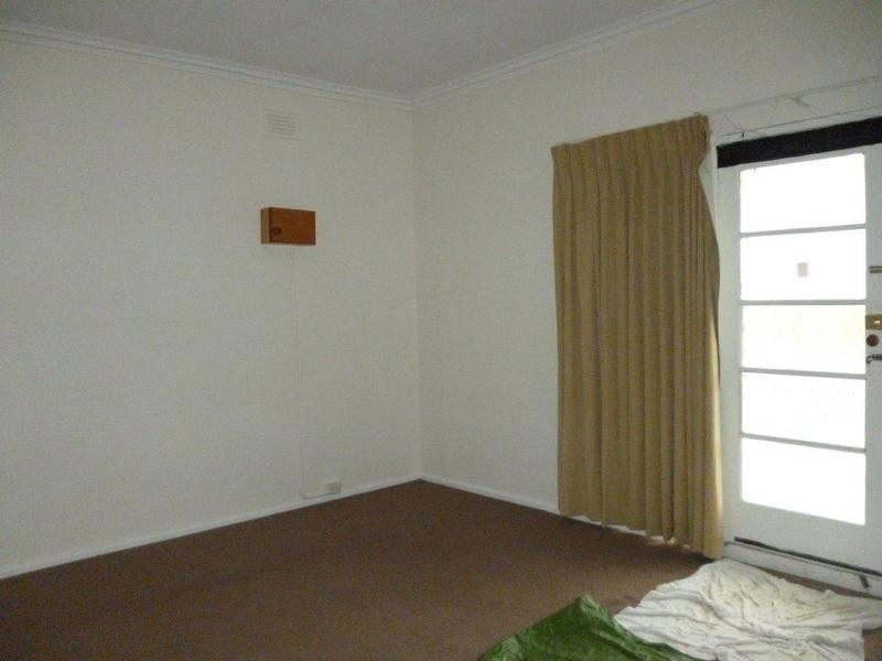 2/28 Lawrence Street, Ardeer VIC 3022