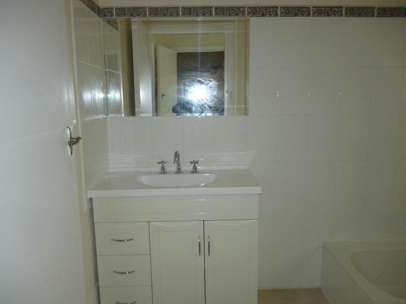 2/28 Lawrence Street, Ardeer VIC 3022