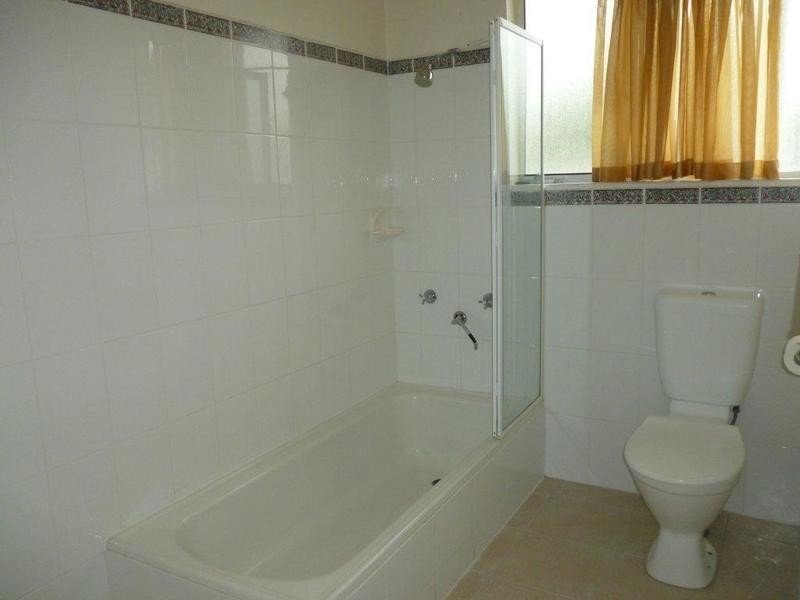 2/28 Lawrence Street, Ardeer VIC 3022