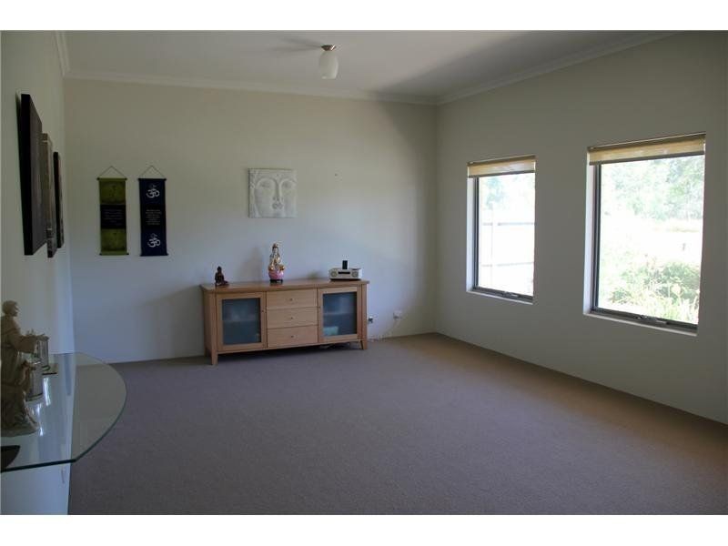 151 Darwin Terrace, Dudley Park WA 6210