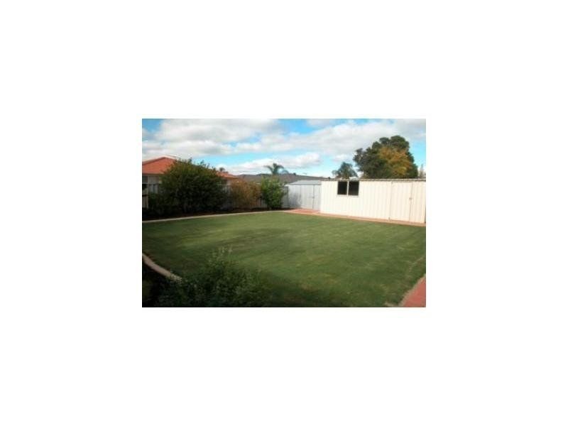 8 Blaxland Elbow, Seville Grove WA 6112