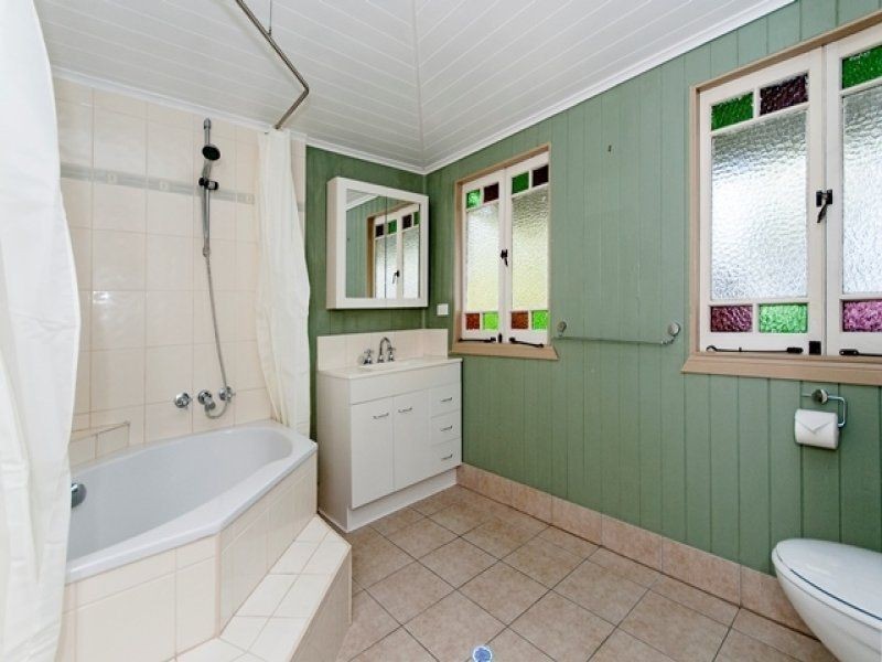 15 North Station Road, North Booval QLD 4304