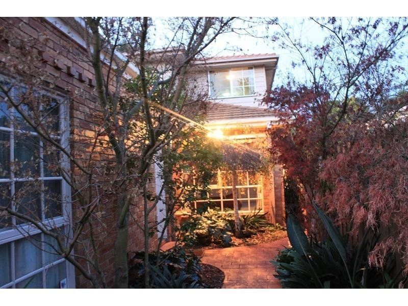 2/2 Wolseley Close, Mont Albert VIC 3127