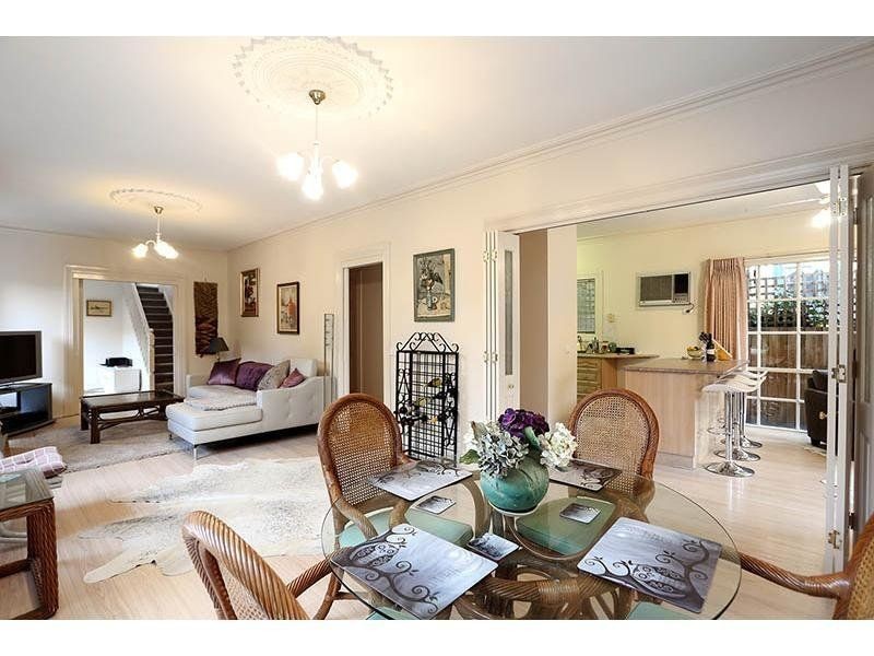 2/2 Wolseley Close, Mont Albert VIC 3127