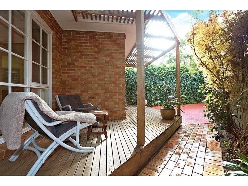 2/2 Wolseley Close, Mont Albert VIC 3127