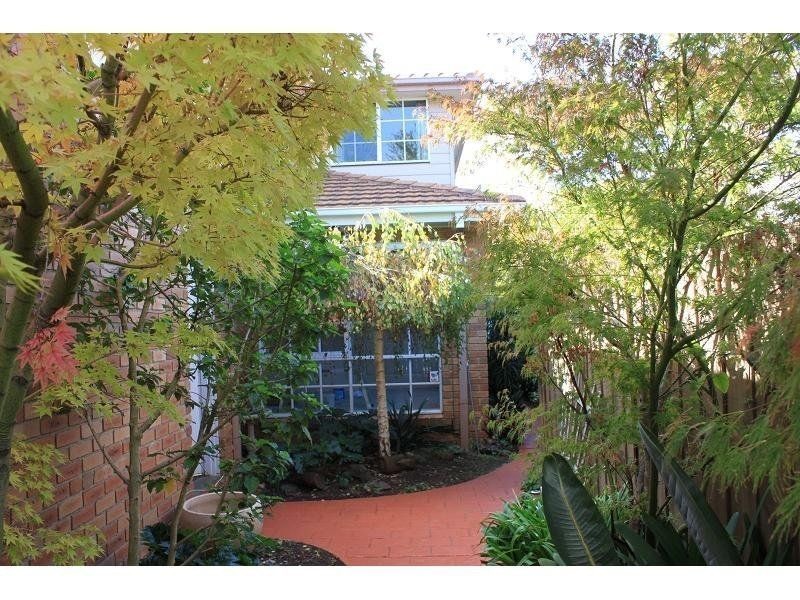 2/2 Wolseley Close, Mont Albert VIC 3127
