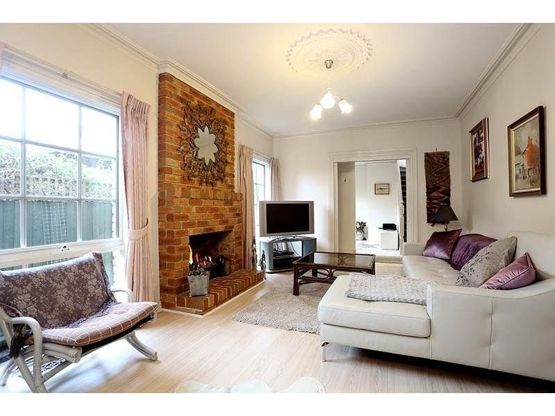 2/2 Wolseley Close, Mont Albert VIC 3127