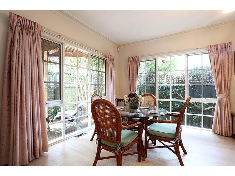 2/2 Wolseley Close, Mont Albert VIC 3127