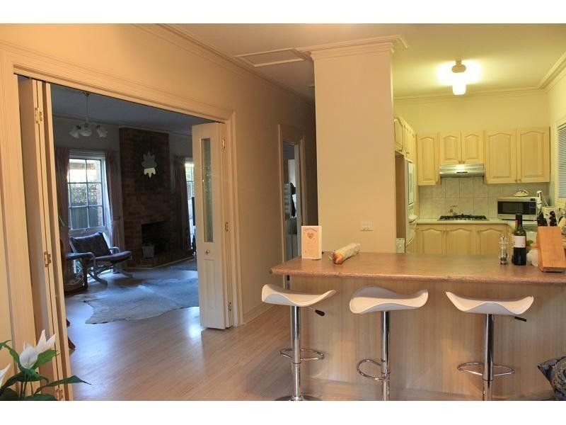 2/2 Wolseley Close, Mont Albert VIC 3127