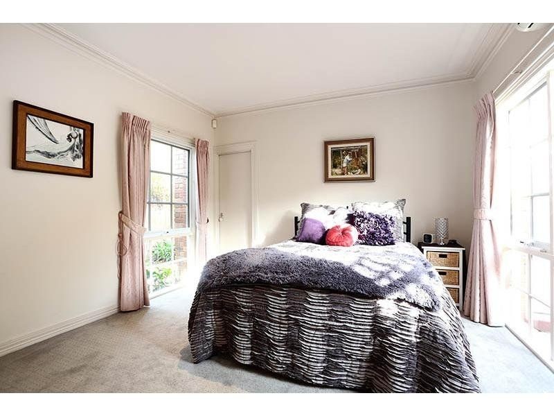 2/2 Wolseley Close, Mont Albert VIC 3127