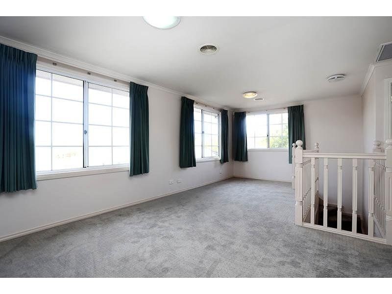 2/2 Wolseley Close, Mont Albert VIC 3127
