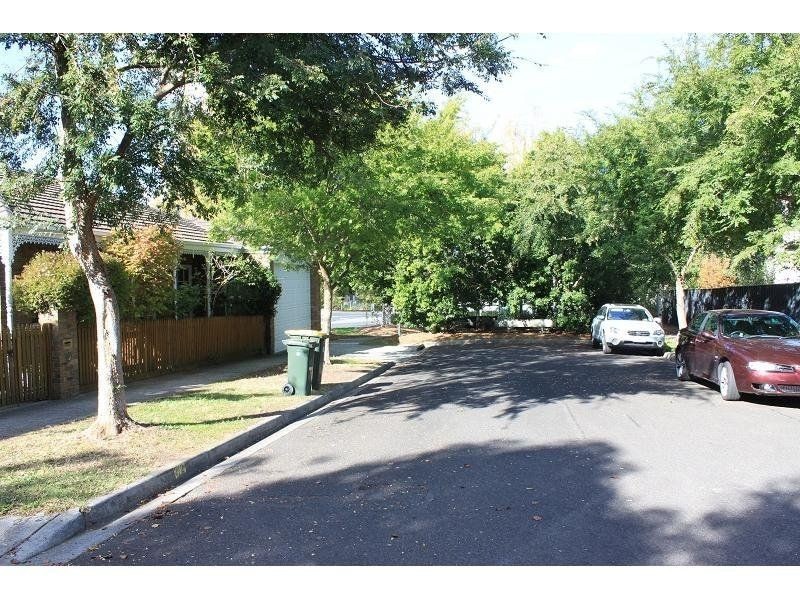 2/2 Wolseley Close, Mont Albert VIC 3127