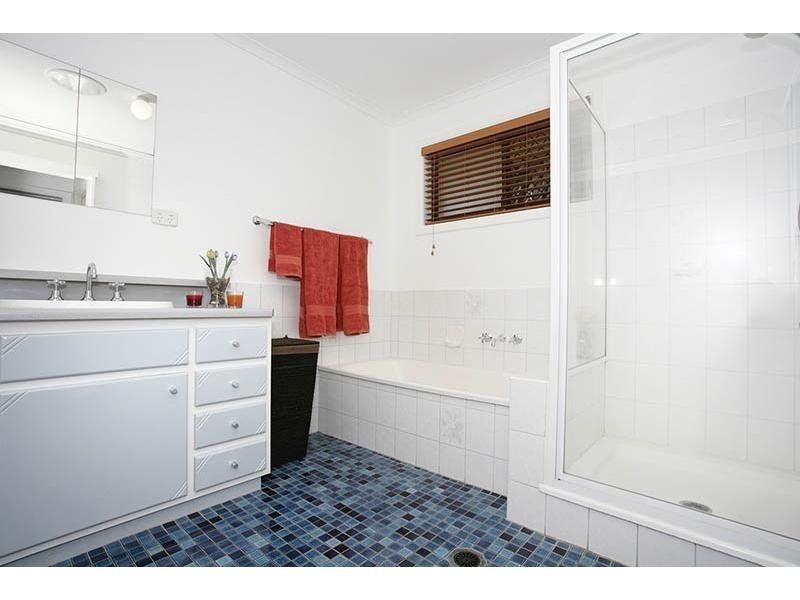 5 Penguin Street, Wellington Point QLD 4160