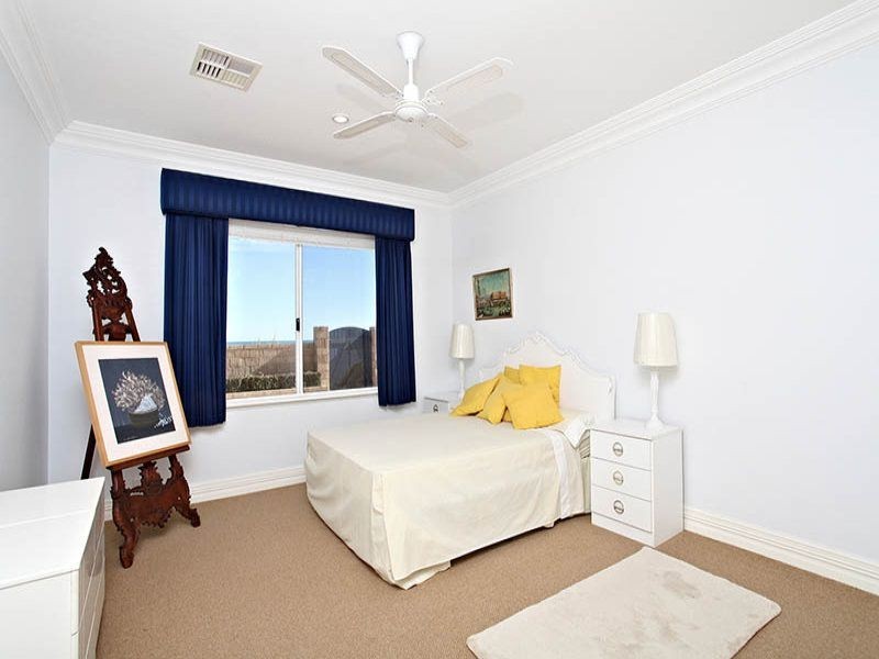 14 Ronsard Drive, San Remo WA 6210