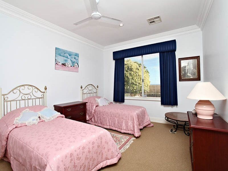 14 Ronsard Drive, San Remo WA 6210