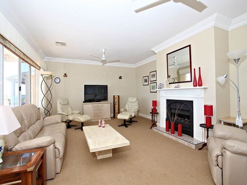 14 Ronsard Drive, San Remo WA 6210