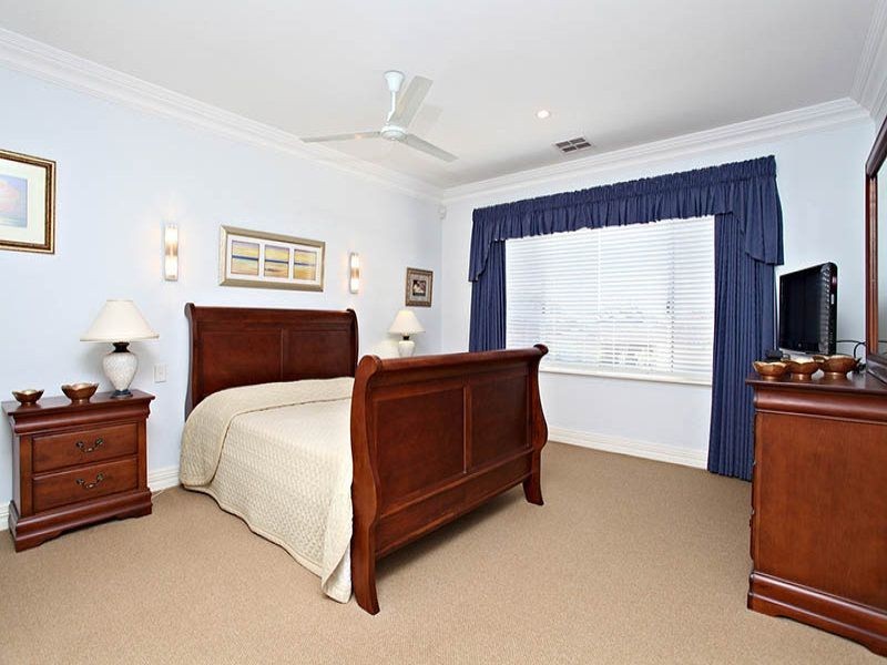 14 Ronsard Drive, San Remo WA 6210