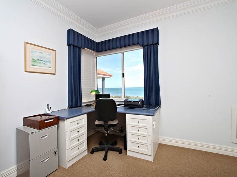 14 Ronsard Drive, San Remo WA 6210