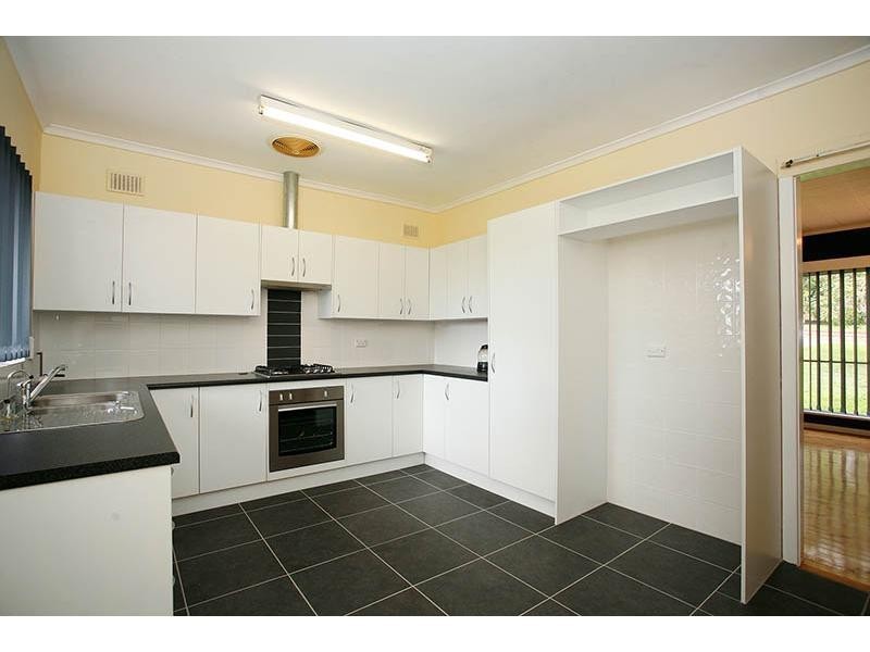 4 Allen Drive, Para Hills SA 5096