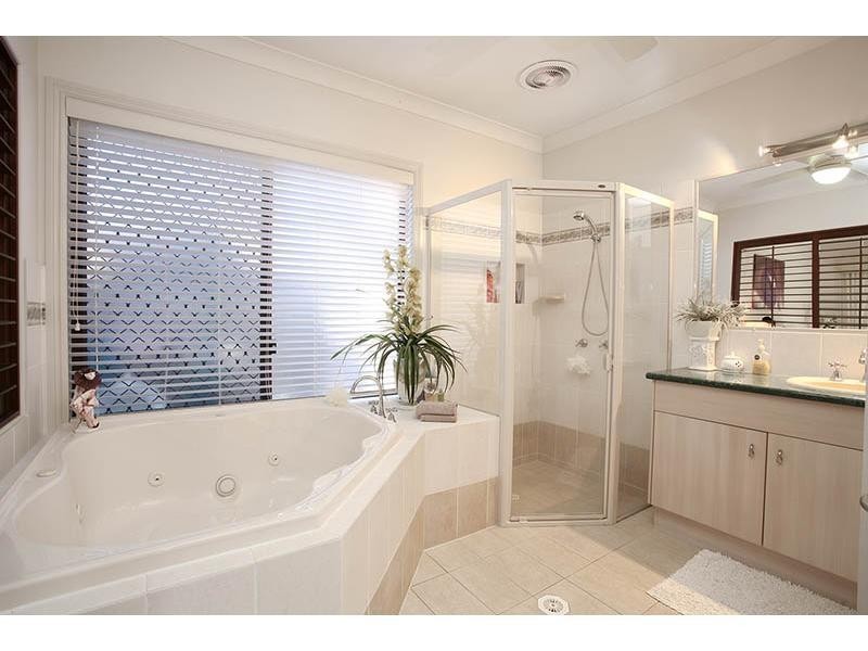 11 Straite Drive, Robina QLD 4226