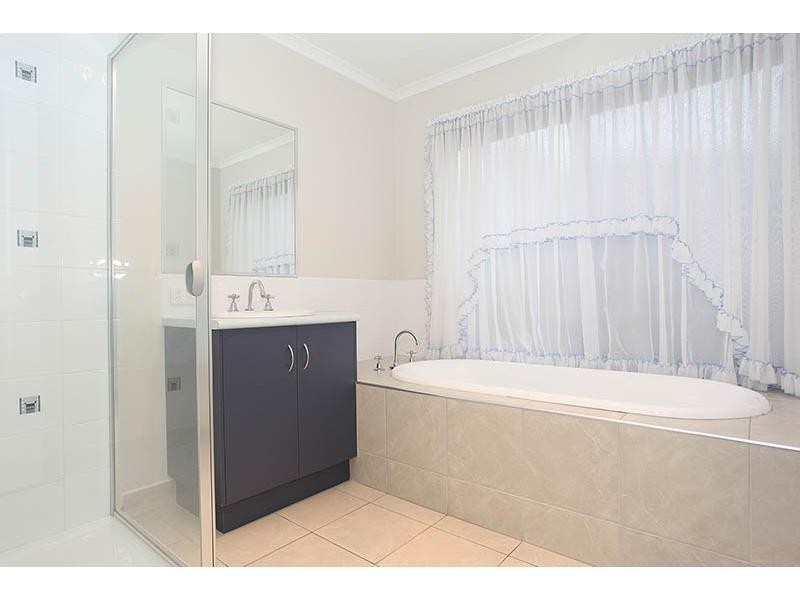 31 Chardonnay Drive, Skye VIC 3977