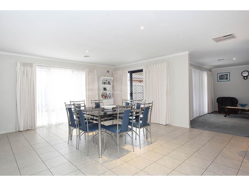 31 Chardonnay Drive, Skye VIC 3977