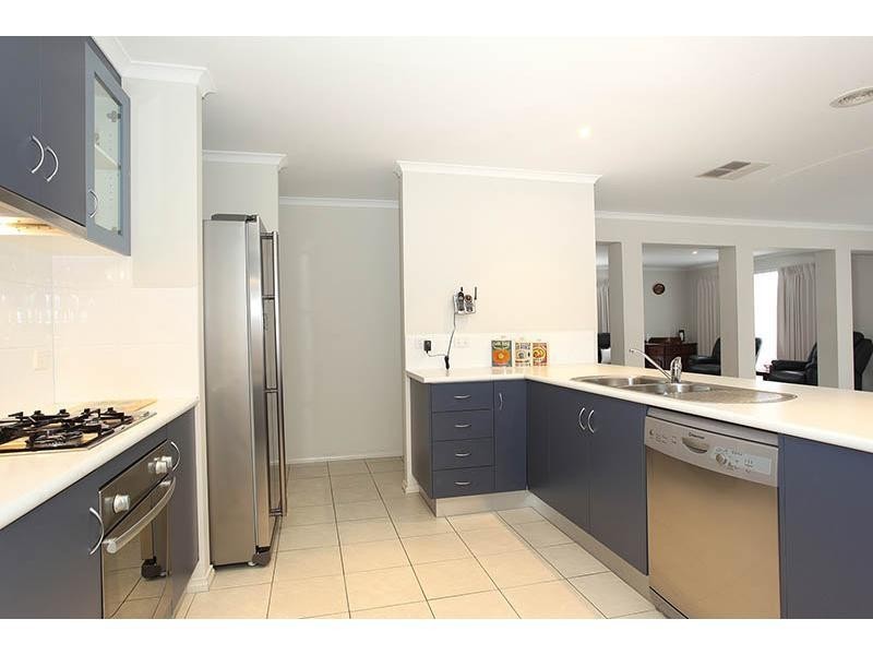 31 Chardonnay Drive, Skye VIC 3977