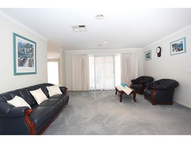 31 Chardonnay Drive, Skye VIC 3977