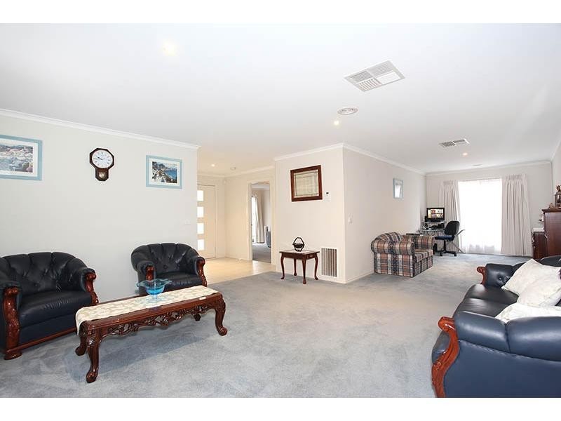 31 Chardonnay Drive, Skye VIC 3977