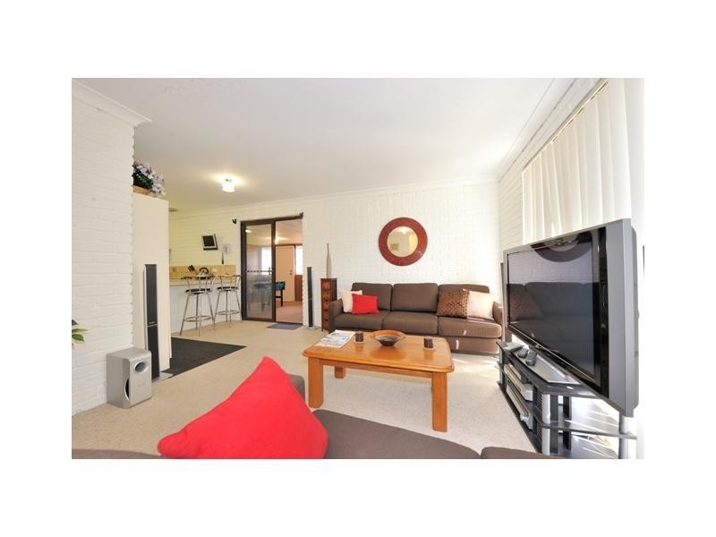 1 Varley Crescent, Cooloongup WA 6168