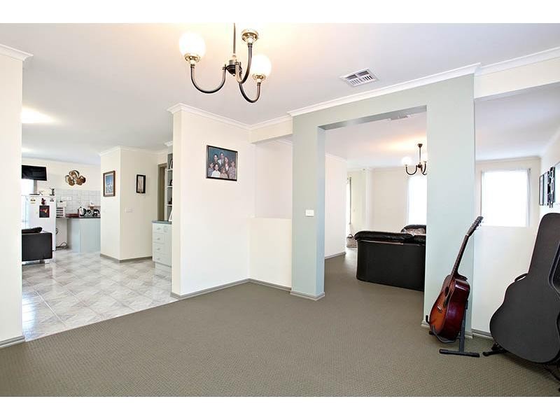 49 Golden Way, Hillside VIC 3037