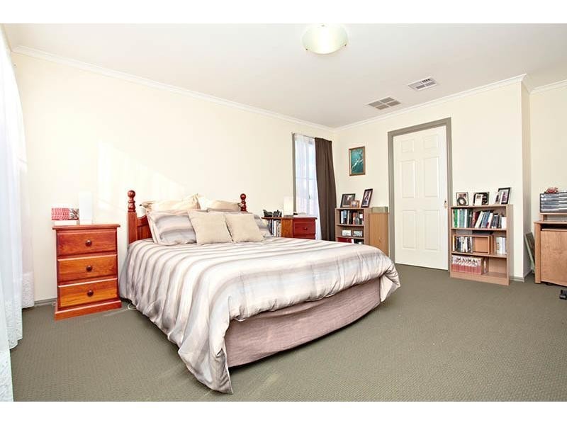 49 Golden Way, Hillside VIC 3037