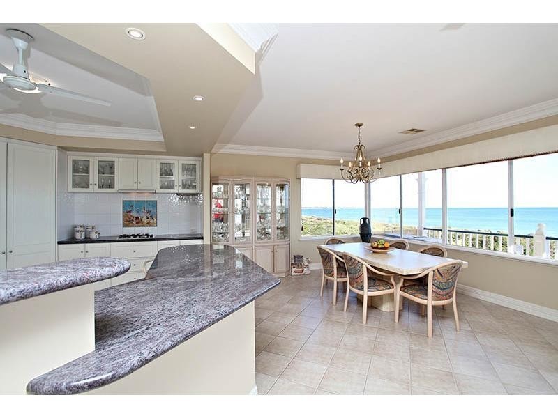 14 Ronsard Drive, San Remo WA 6210