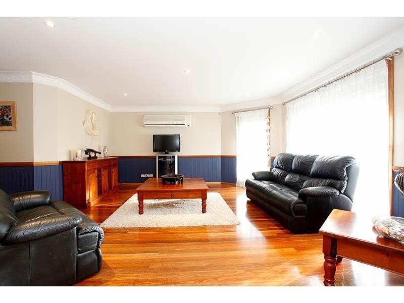 16 Barrett Place, Cranebrook NSW 2749