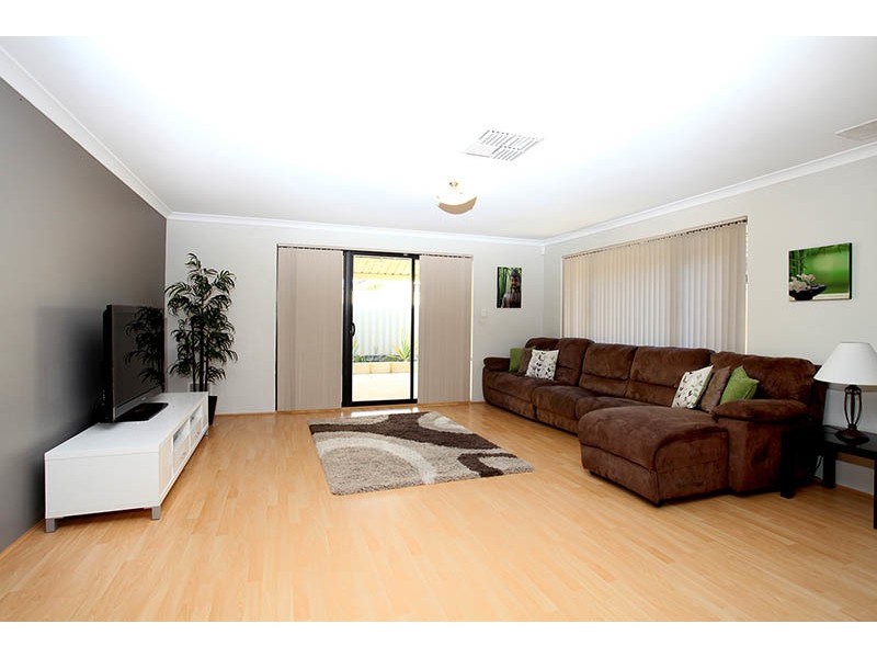 52 Whiteside Street, Cloverdale WA 6105